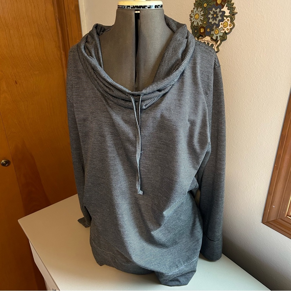Nina Capri scoop-neck shirt